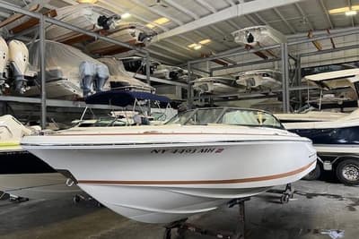 BOATZON | Chris-Craft Launch 22 2011