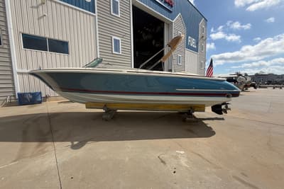 BOATZON | Chris-Craft Launch 28 2001