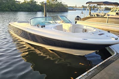 BOATZON | Chris-Craft Launch 28 2003