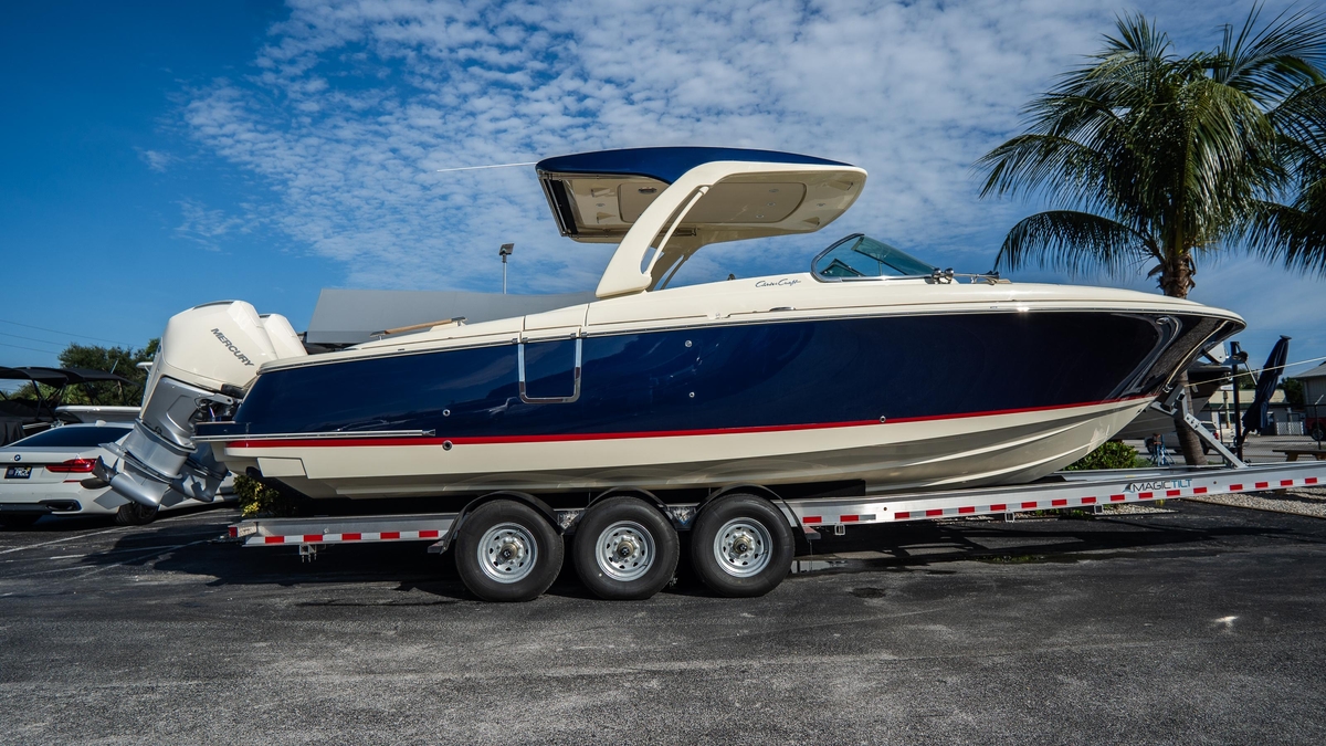2025 Chris-Craft Launch 31 GT - Sold Boat