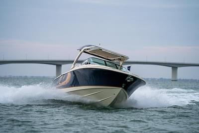 BOATZON | Chris-Craft Launch 31 GT 2026