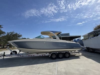 BOATZON | Chris Craft Launch 35 GT Outboard 2026