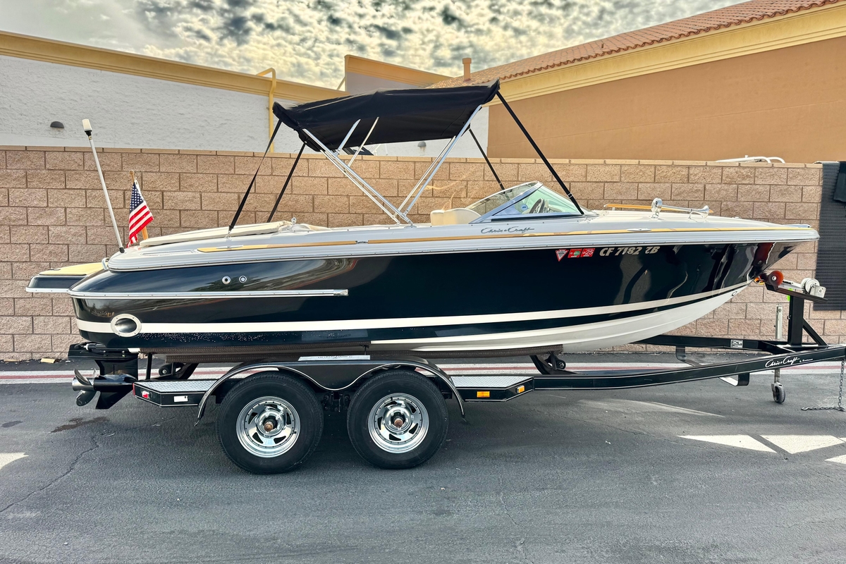 2005 Chris-Craft Speedster - Sold Boat