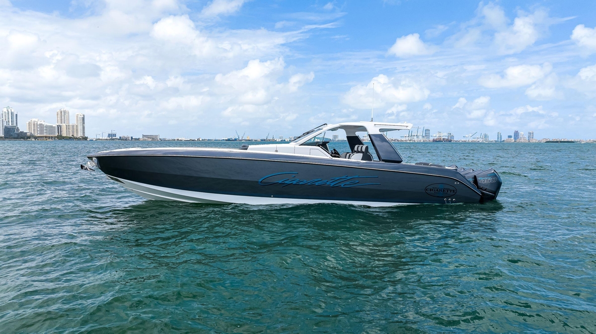 2022 Cigarette 42 Auroris - Sold Boat