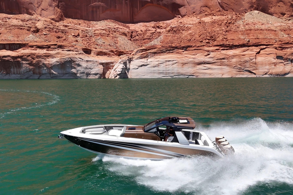2024 Cigarette 42 Auroris - Sold Boat