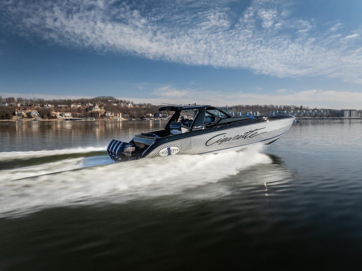 2025 Cigarette 42 Auroris - Sold Boat