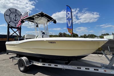 BOATZON | Clearwater 2000 Center Console 2020