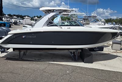BOATZON | Cobalt 30SC Outboard 2023