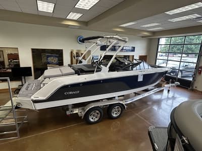 BOATZON | Cobalt Boats CS23 Surf 2026 BOATZON | Cobalt Boats CS23 Surf 2026