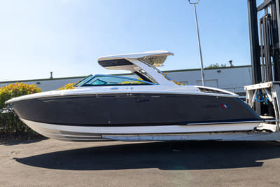 BOATZON | Cobalt Boats R33 2024