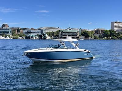 BOATZON | Cobalt Boats R33 Surf 2025