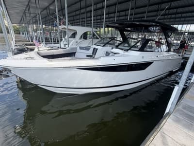 BOATZON | Cobalt Boats R35 2024