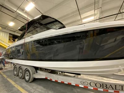 BOATZON | Cobalt Boats R35 2024