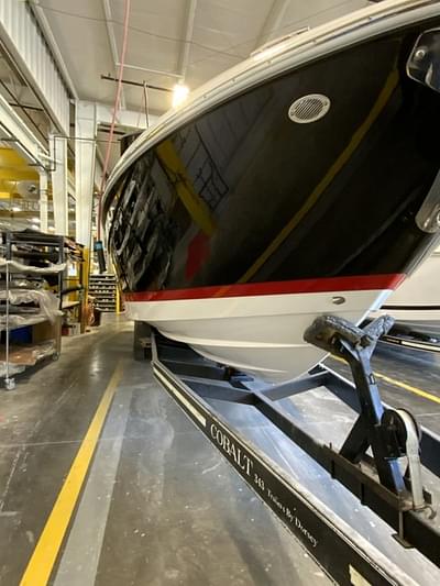 BOATZON | Cobalt Boats R35 2025