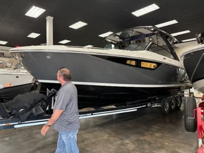 BOATZON | Cobalt Boats R35 2025