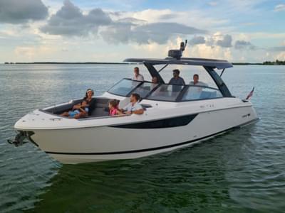 BOATZON | Cobalt Boats R35 2026