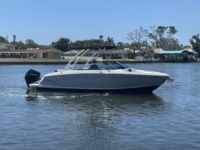 BOATZON | Cobalt Boats R6 Outboard 2022