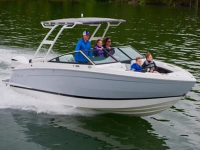 BOATZON | Cobalt Boats R6 Outboard 2026