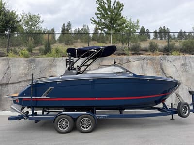 BOATZON | Cobalt Boats R6 Surf 2026