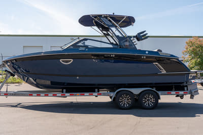 BOATZON | Cobalt Boats R6 Surf 2026