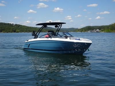 BOATZON | Cobalt Boats R8 Surf 2026