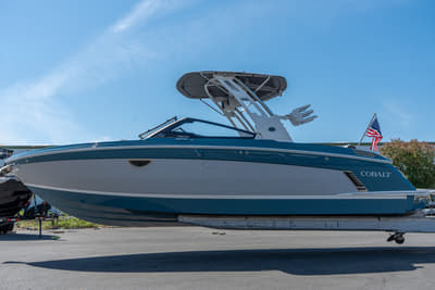 BOATZON | Cobalt Boats R8 Surf 2026