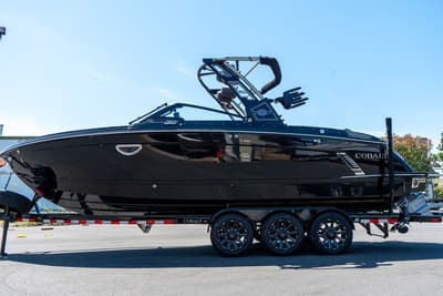BOATZON | Cobalt Boats R8 Surf 2026