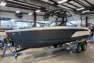 BOATZON | Cobalt CS23 Surf 2025 BOATZON | Cobalt CS23 Surf 2025