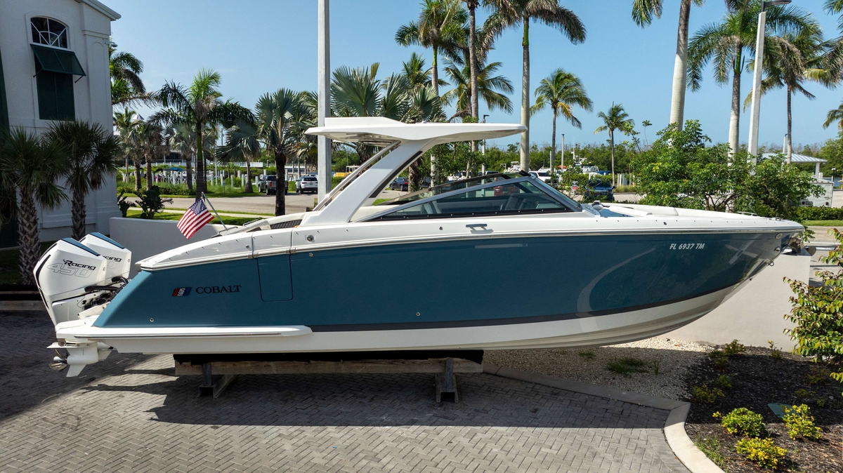 2022 Cobalt R33 Outboard - Sold Boat