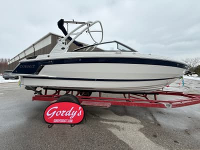 BOATZON | Cobalt R4 Surf 2026