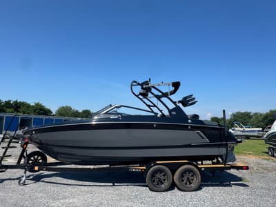 BOATZON | Cobalt R4 Surf 2026