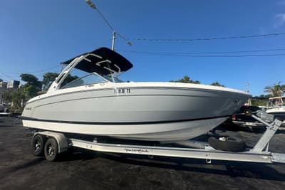 BOATZON | Cobalt R8 Outboard 2022