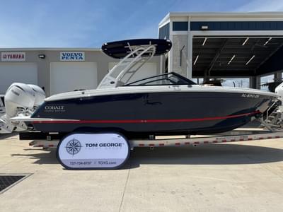 BOATZON | Cobalt R8 Outboard 2025