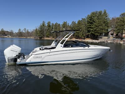 BOATZON | Cobalt R8 Outboard 2025