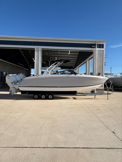 BOATZON | Cobalt R8 Outboard 2026