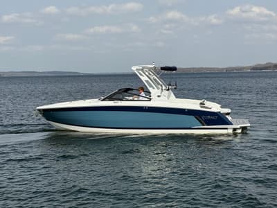 BOATZON | Cobalt R8 Surf 2025