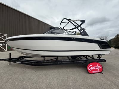 BOATZON | Cobalt R8 Surf 2026