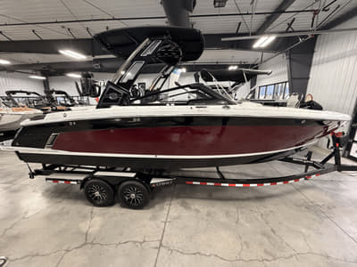 BOATZON | Cobalt R8 Surf 2026