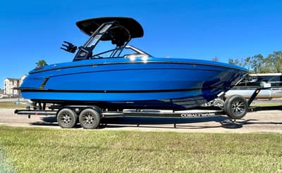 BOATZON | Cobalt R8 Surf 2026 BOATZON | Cobalt R8 Surf 2026