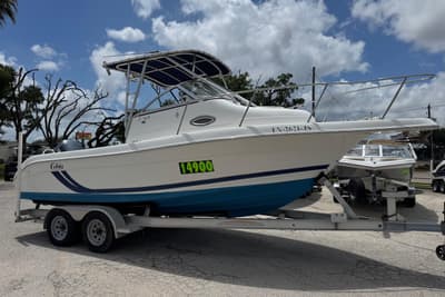 BOATZON | Cobia 230 Walkaround 2000