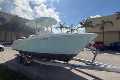 BOATZON | Cobia 237 Center Console 2021