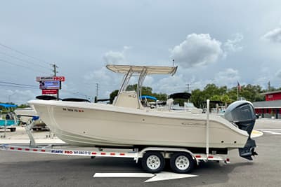 BOATZON | Cobia 237 Center Console 2022