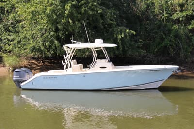 BOATZON | Cobia 296 Center Console 2015