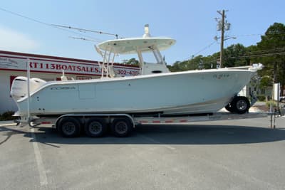 BOATZON | Cobia 301 Center Console 2018