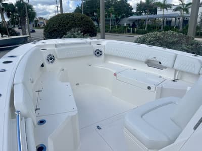 BOATZON | Cobia 305 Center Console 2027 BOATZON | Cobia 305 Center Console 2027
