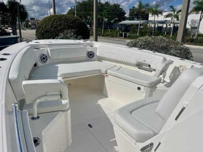 BOATZON | Cobia 305 Center Console 2027 BOATZON | Cobia 305 Center Console 2027