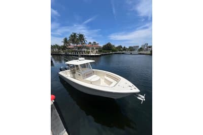 BOATZON | Cobia 344 Center Console 2016