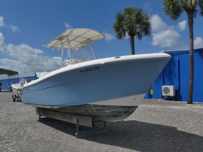 BOATZON | Cobia Boats 237 CC 2022