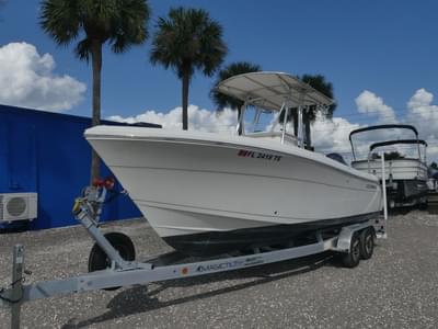 BOATZON | Cobia Boats 237 CC 2022
