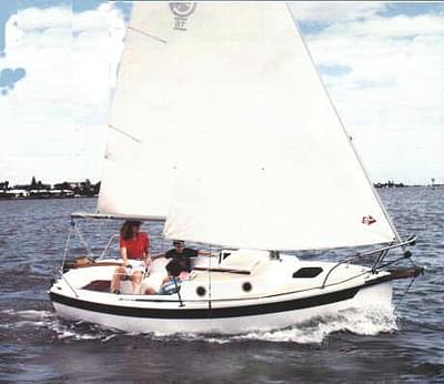 BOATZON | Com-Pac 16 1981